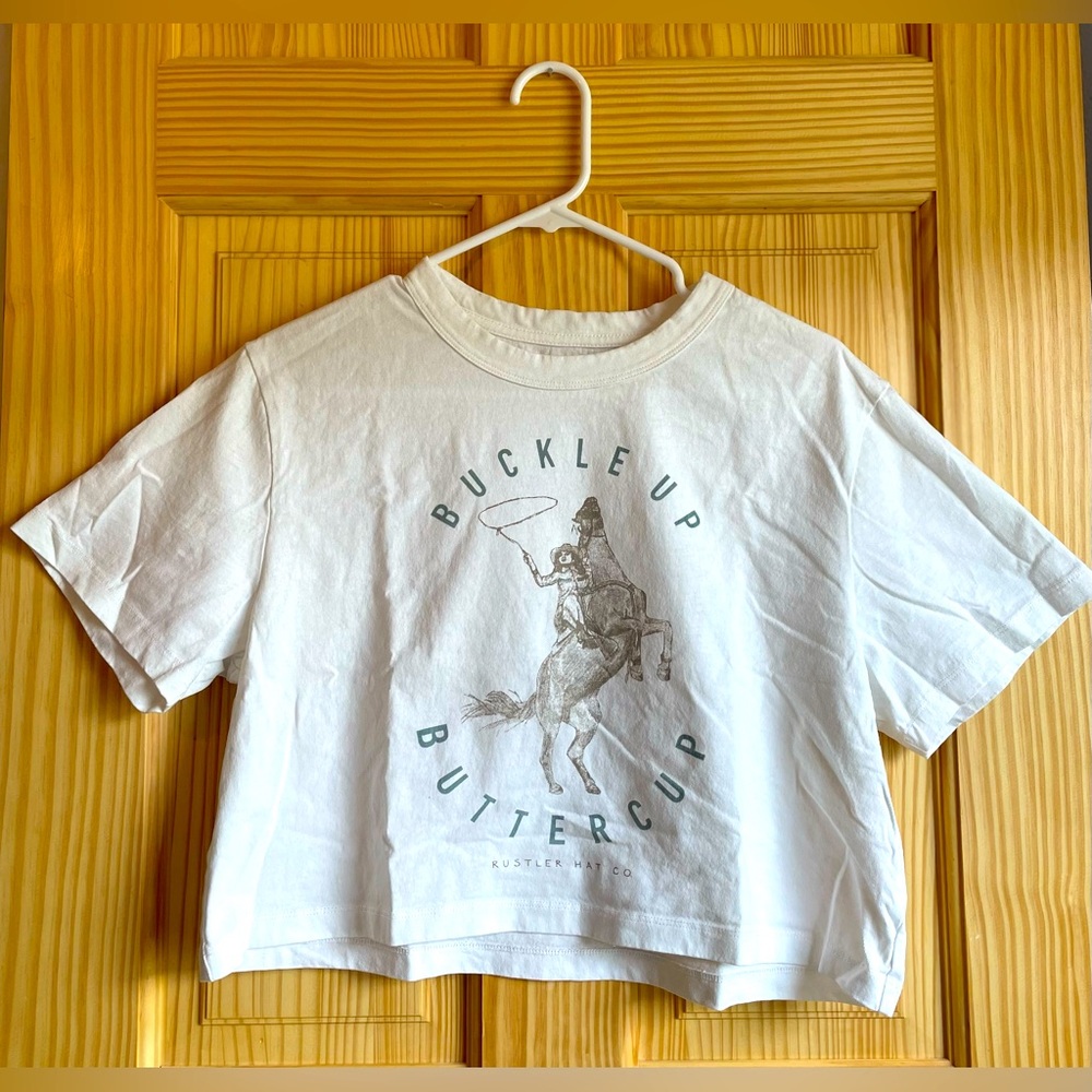Rustler Hat Co Buckle Up Buttercup Crop Tee | Women’s Size M